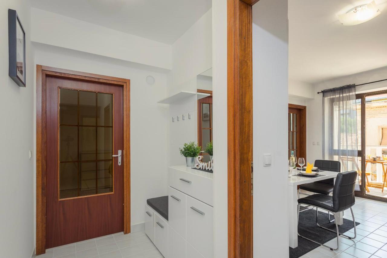 Laveruda Apartment With Balcony And Free Parking Pula Exterior foto